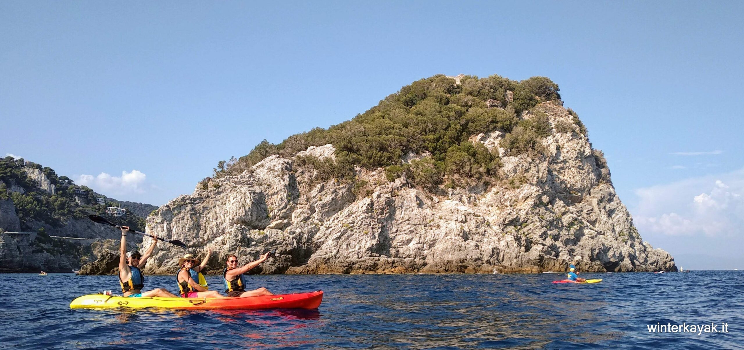 Scopri di più sull'articolo Yoga, escursionismo e kayak nel Finalese Ligure